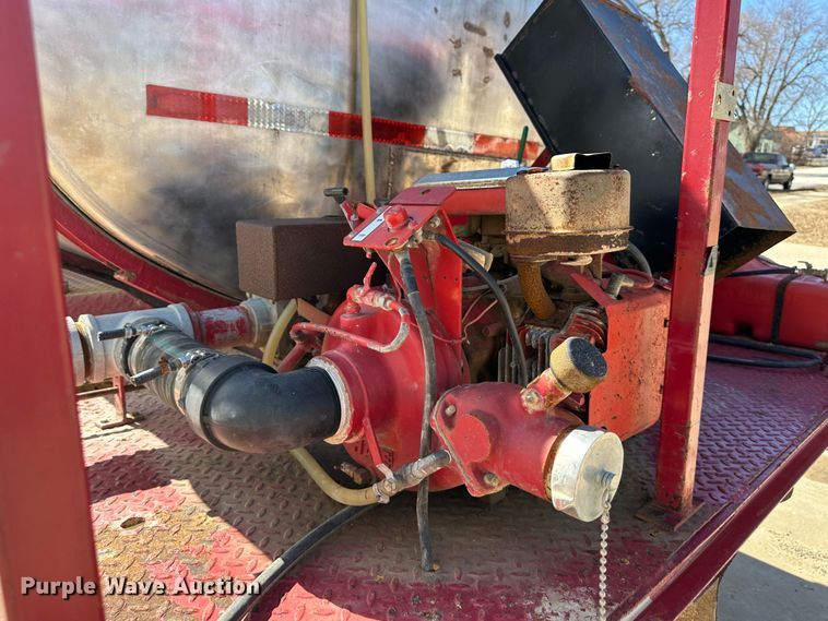 image for item DR6066 1990 International 7100  tank truck