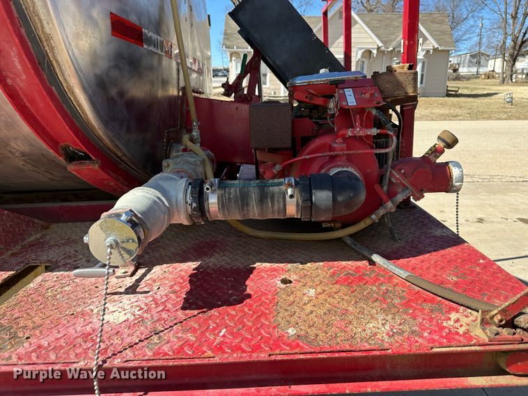 image for item DR6066 1990 International 7100  tank truck