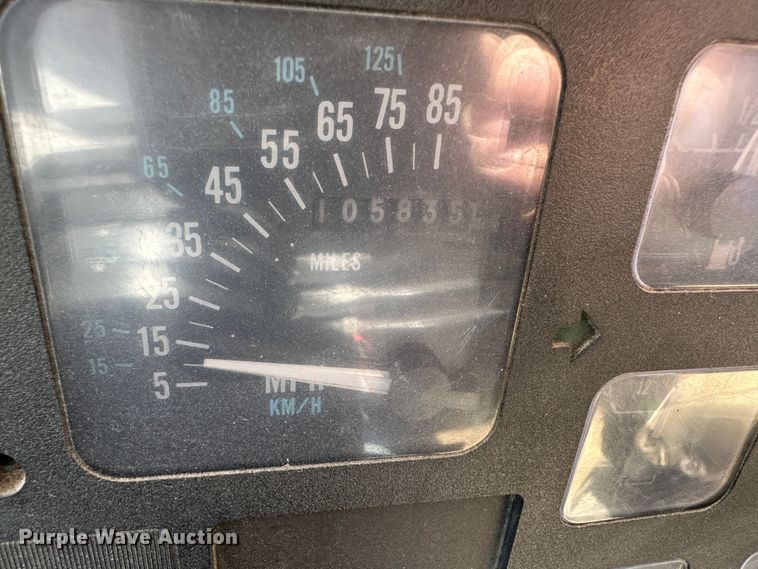 image for item DR6066 1990 International 7100  tank truck