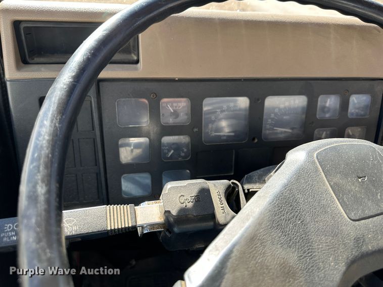 image for item DR6066 1990 International 7100  tank truck