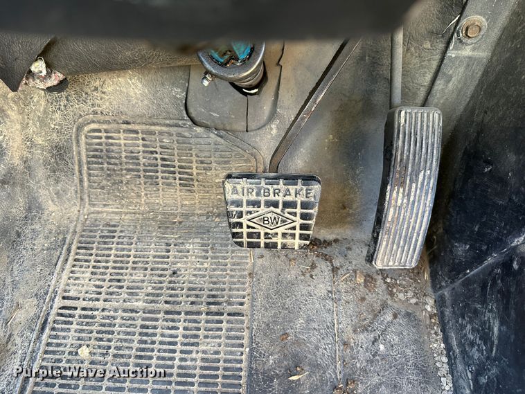 image for item DR6066 1990 International 7100  tank truck