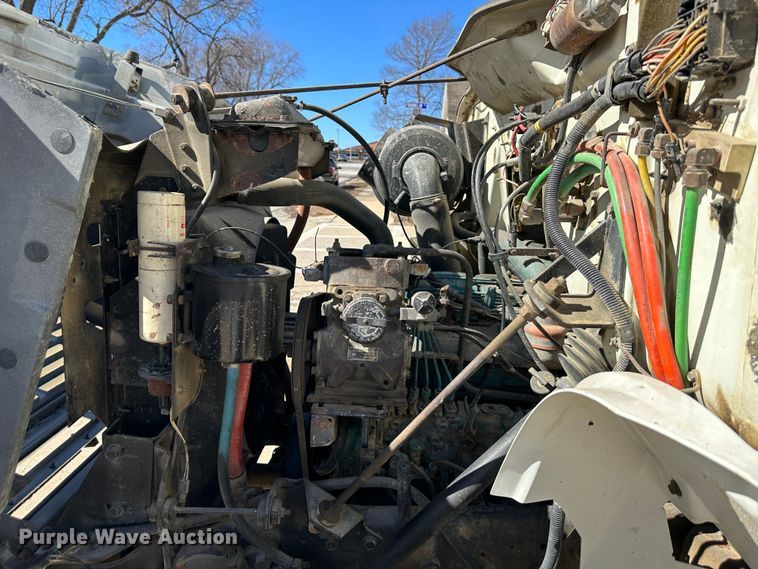 image for item DR6066 1990 International 7100  tank truck