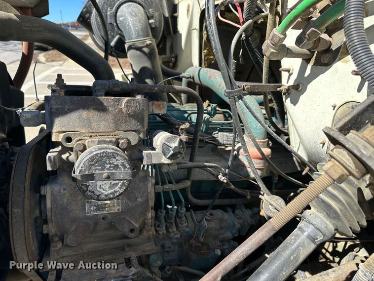 image for item DR6066 1990 International 7100  tank truck