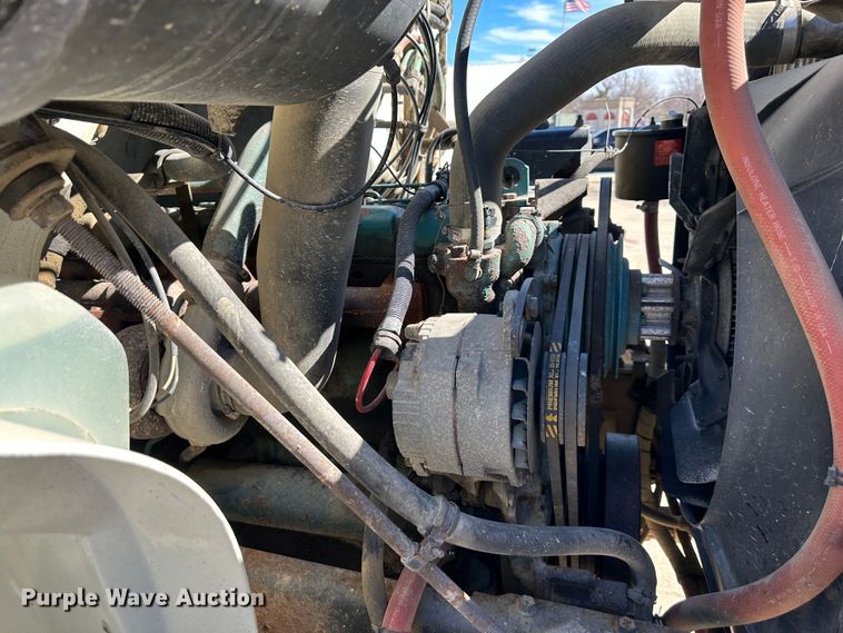 image for item DR6066 1990 International 7100  tank truck