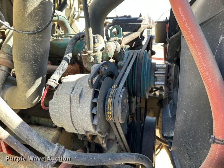 image for item DR6066 1990 International 7100  tank truck