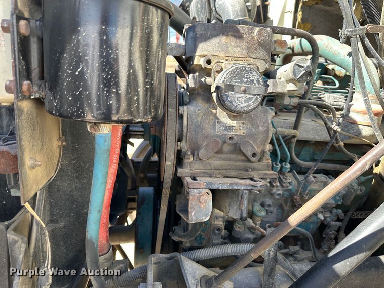 image for item DR6066 1990 International 7100  tank truck