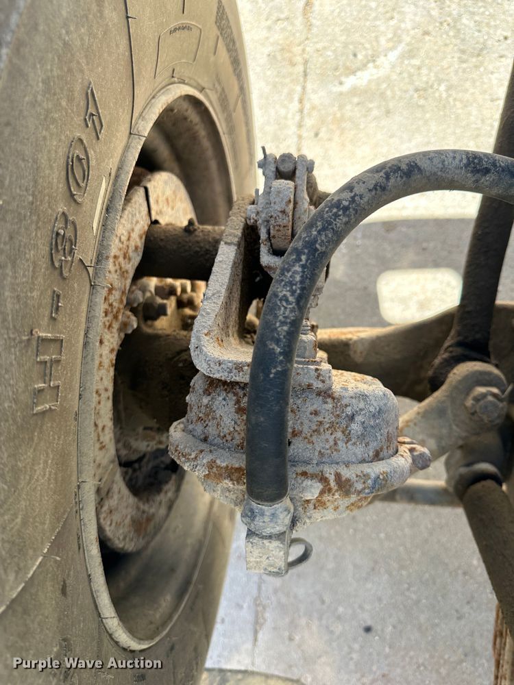 image for item DR6066 1990 International 7100  tank truck