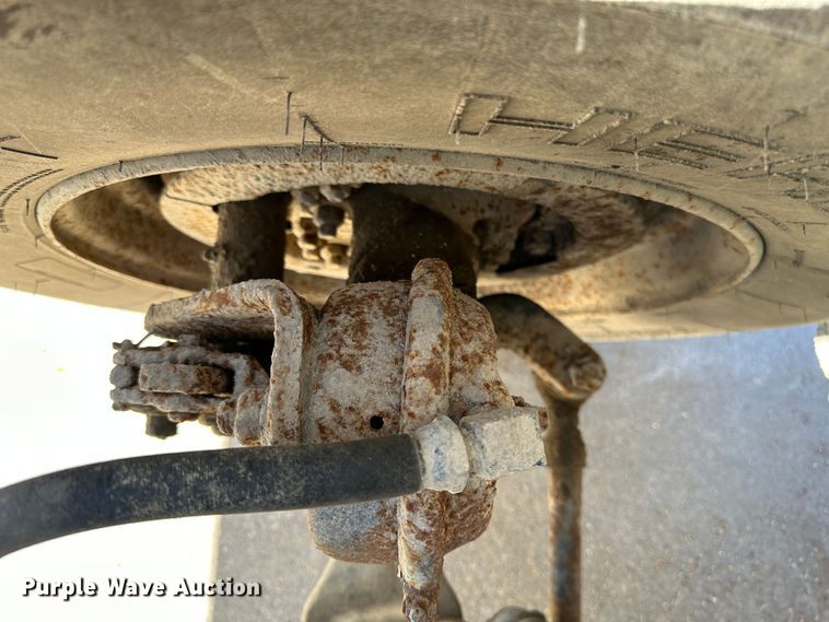 image for item DR6066 1990 International 7100  tank truck