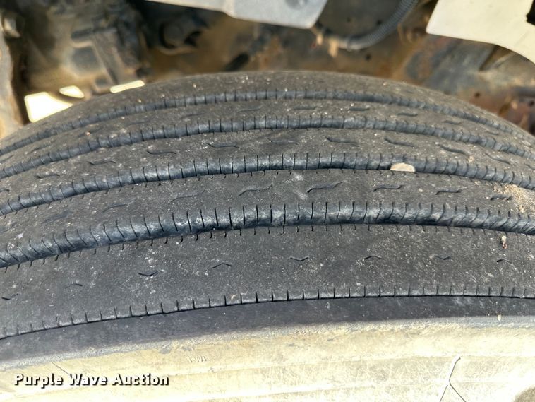 image for item DR6066 1990 International 7100  tank truck