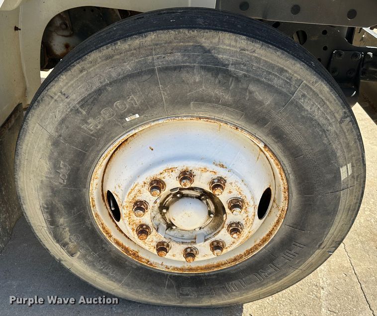 image for item DR6066 1990 International 7100  tank truck