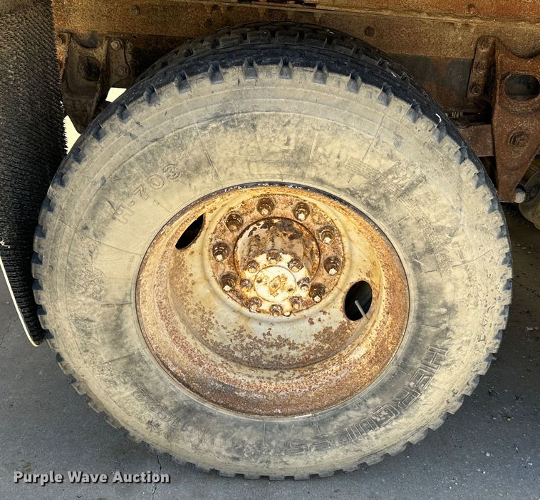 image for item DR6066 1990 International 7100  tank truck