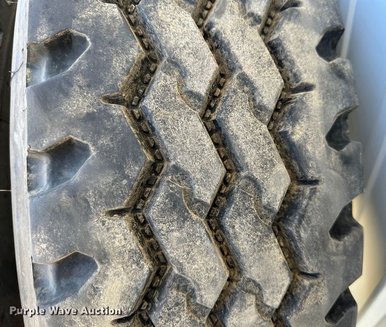 image for item DR6068 (2) 315/80R22.5 Sailun tires