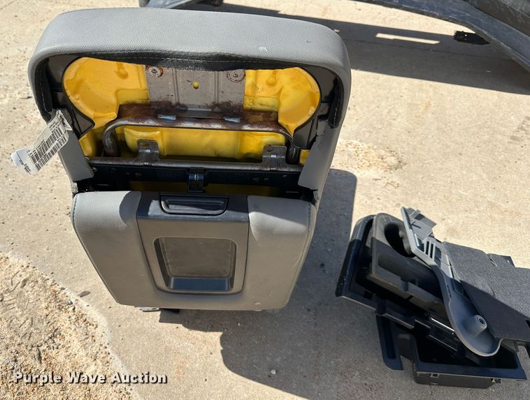 image for item DR6070 Pickup truck parts