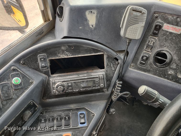 image for item DR8257 2014 Blue Bird Vision  school bus