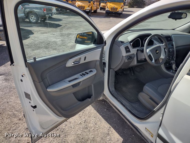 image for item DR8258 2012 Chevrolet Traverse LS  SUV