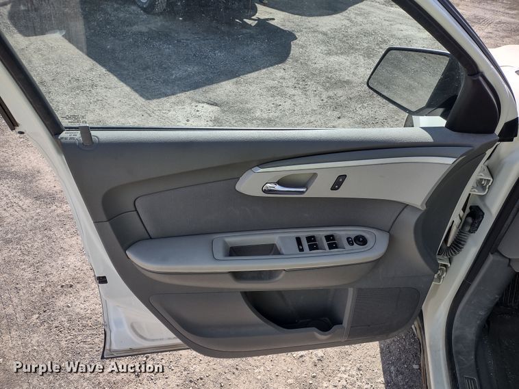 image for item DR8258 2012 Chevrolet Traverse LS  SUV