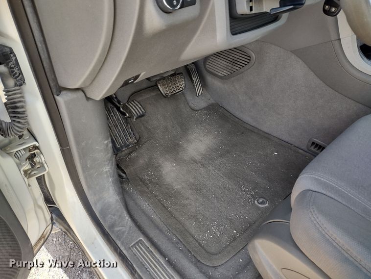 image for item DR8258 2012 Chevrolet Traverse LS  SUV