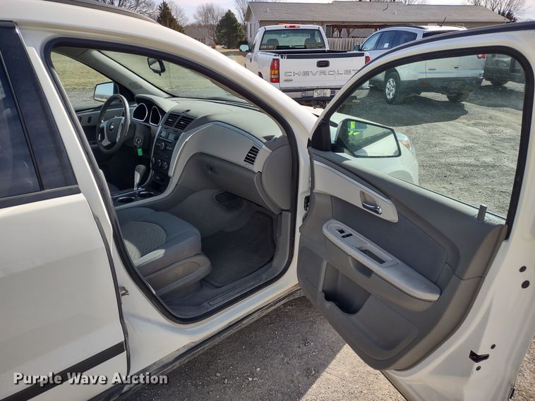 image for item DR8258 2012 Chevrolet Traverse LS  SUV