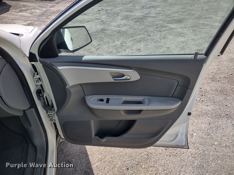 image for item DR8258 2012 Chevrolet Traverse LS  SUV