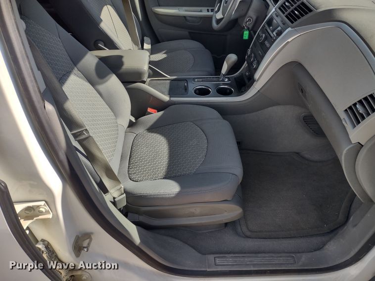 image for item DR8258 2012 Chevrolet Traverse LS  SUV
