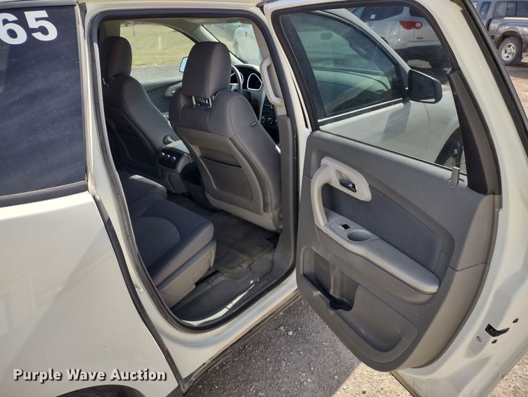 image for item DR8258 2012 Chevrolet Traverse LS  SUV