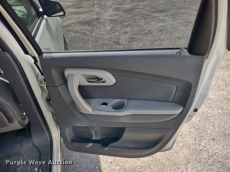 image for item DR8258 2012 Chevrolet Traverse LS  SUV