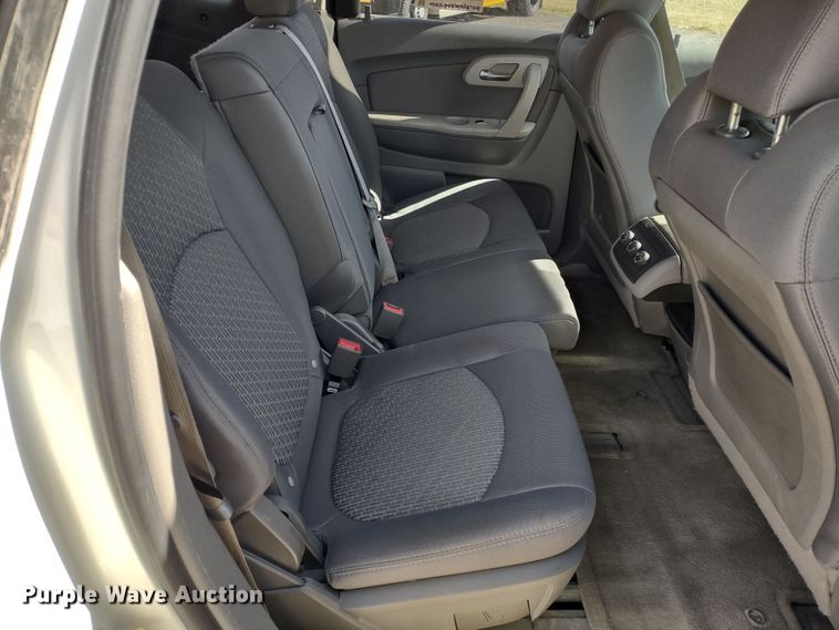 image for item DR8258 2012 Chevrolet Traverse LS  SUV