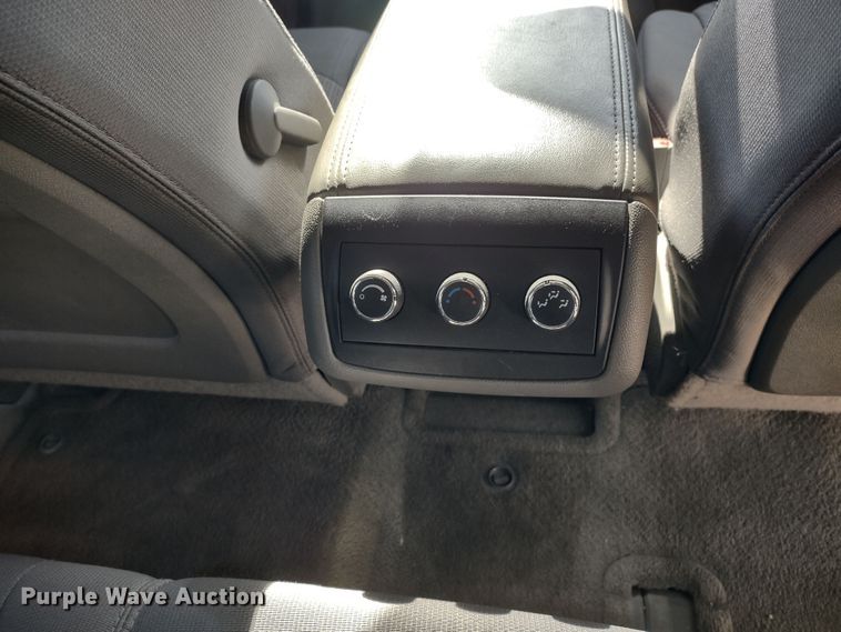 image for item DR8258 2012 Chevrolet Traverse LS  SUV