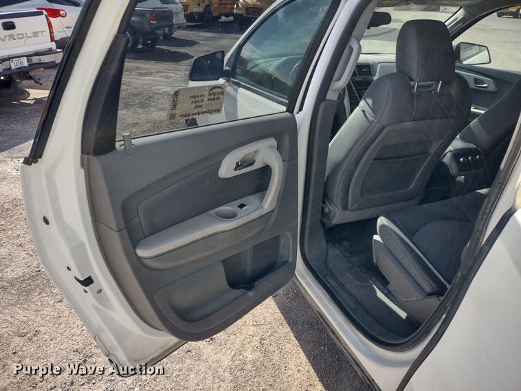 image for item DR8258 2012 Chevrolet Traverse LS  SUV