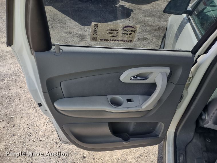 image for item DR8258 2012 Chevrolet Traverse LS  SUV