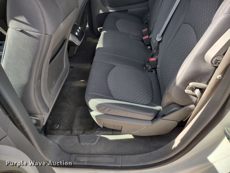 image for item DR8258 2012 Chevrolet Traverse LS  SUV