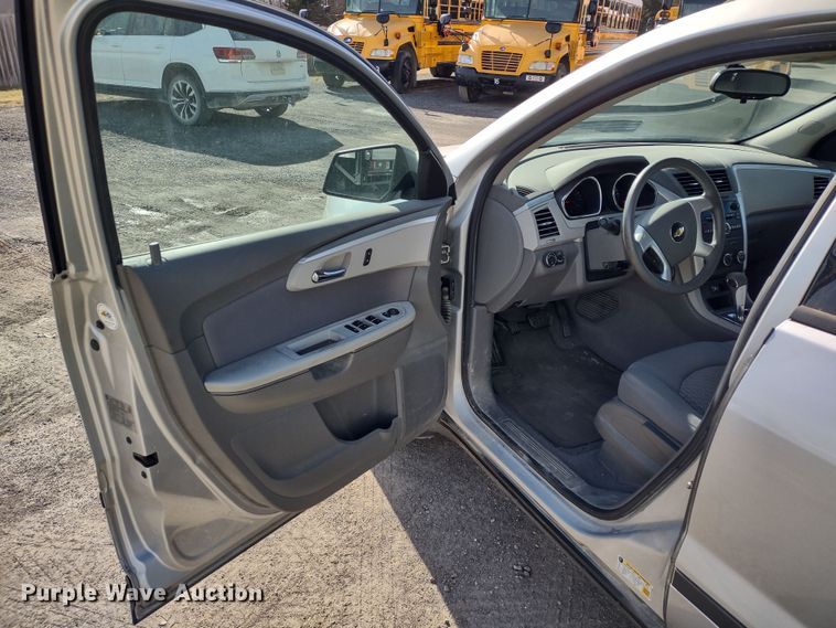 image for item DR8259 2011 Chevrolet Traverse LS  SUV