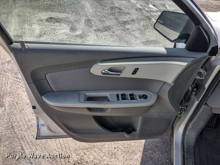 image for item DR8259 2011 Chevrolet Traverse LS  SUV