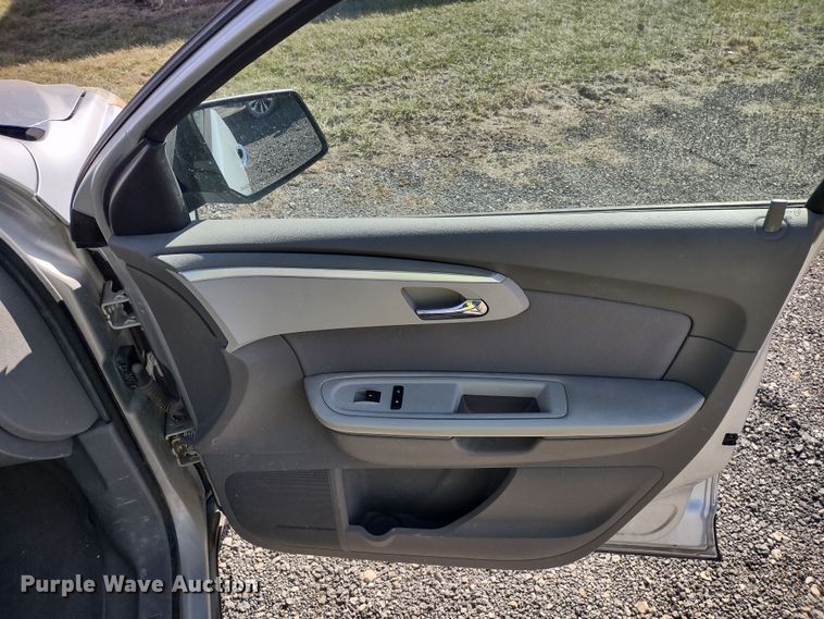 image for item DR8259 2011 Chevrolet Traverse LS  SUV