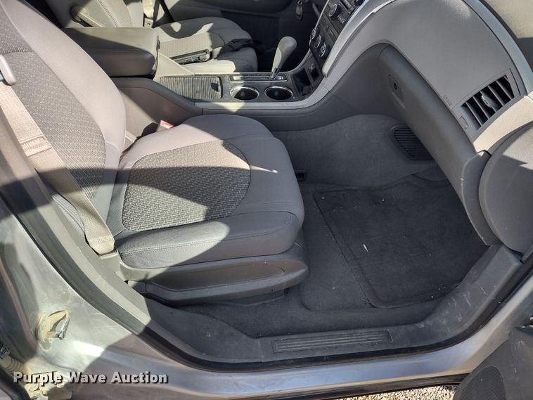 image for item DR8259 2011 Chevrolet Traverse LS  SUV