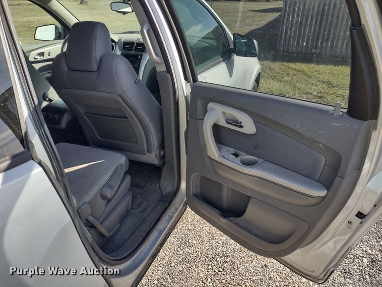 image for item DR8259 2011 Chevrolet Traverse LS  SUV
