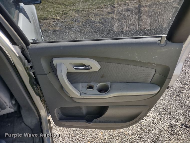 image for item DR8259 2011 Chevrolet Traverse LS  SUV