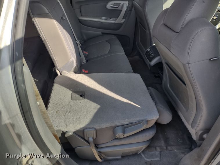 image for item DR8259 2011 Chevrolet Traverse LS  SUV