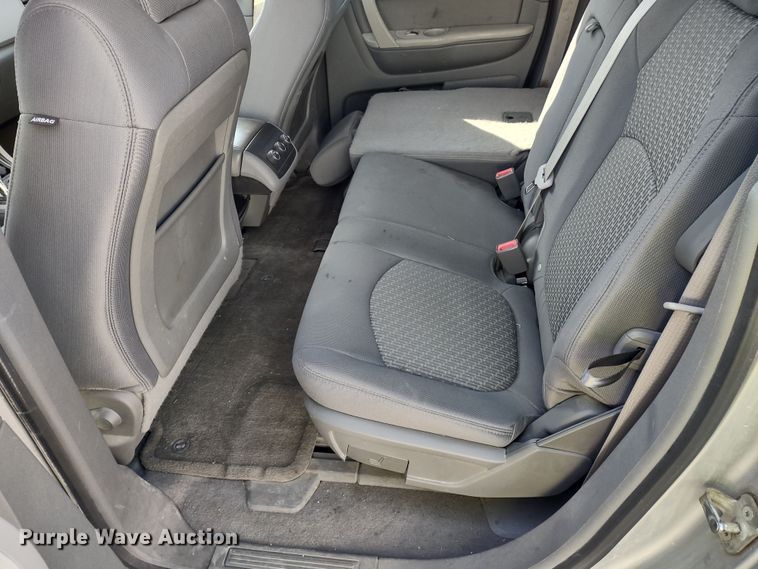 image for item DR8259 2011 Chevrolet Traverse LS  SUV