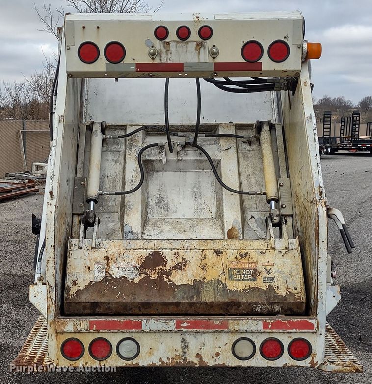 image for item DR8265 2007 Chevrolet C4500  refuse truck