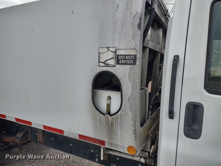 image for item DR8265 2007 Chevrolet C4500  refuse truck