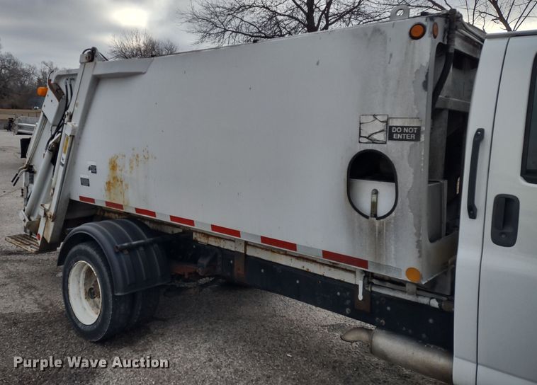 image for item DR8265 2007 Chevrolet C4500  refuse truck