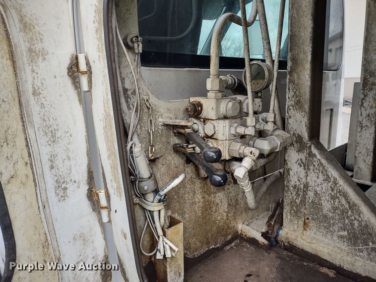 image for item DR8265 2007 Chevrolet C4500  refuse truck