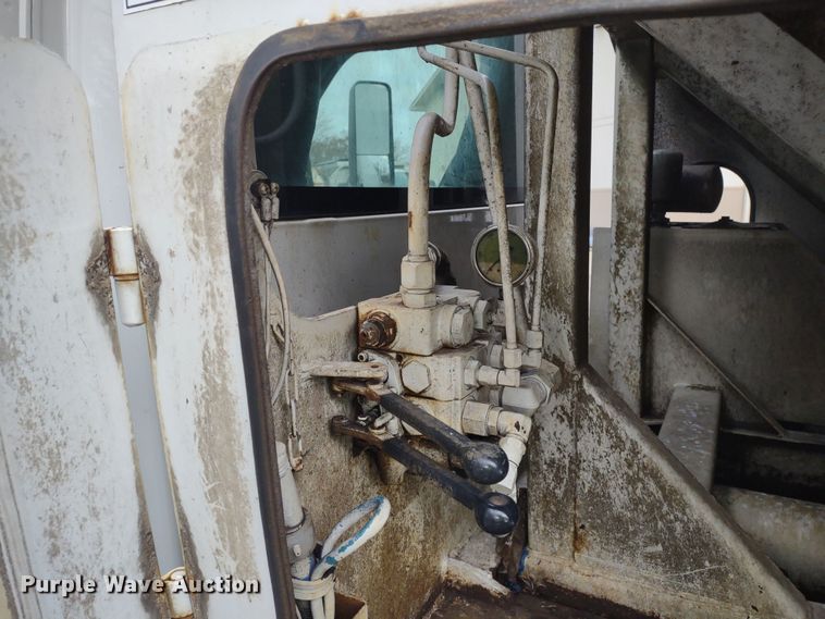 image for item DR8265 2007 Chevrolet C4500  refuse truck