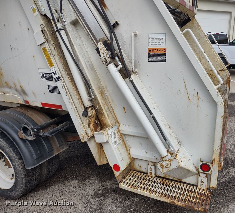 image for item DR8265 2007 Chevrolet C4500  refuse truck