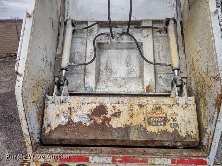 image for item DR8265 2007 Chevrolet C4500  refuse truck