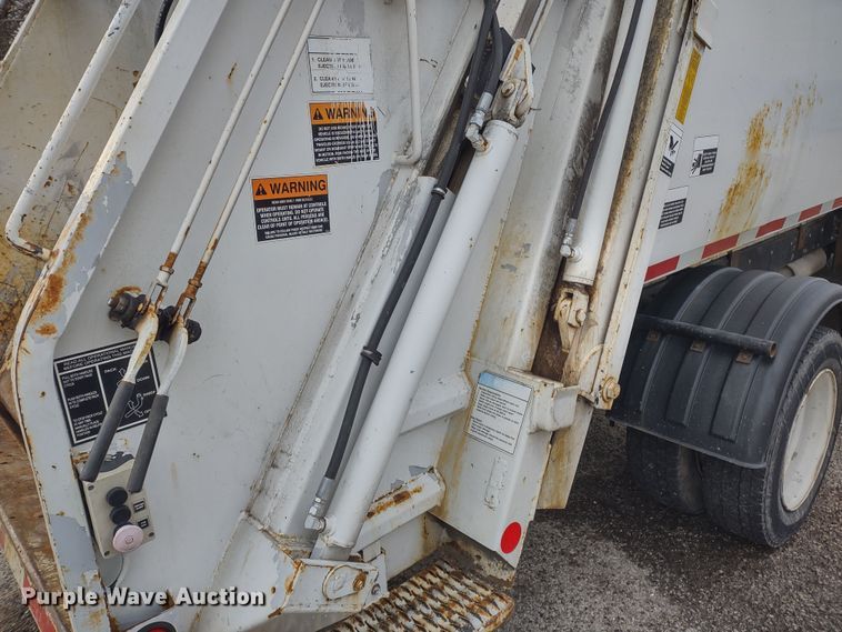 image for item DR8265 2007 Chevrolet C4500  refuse truck