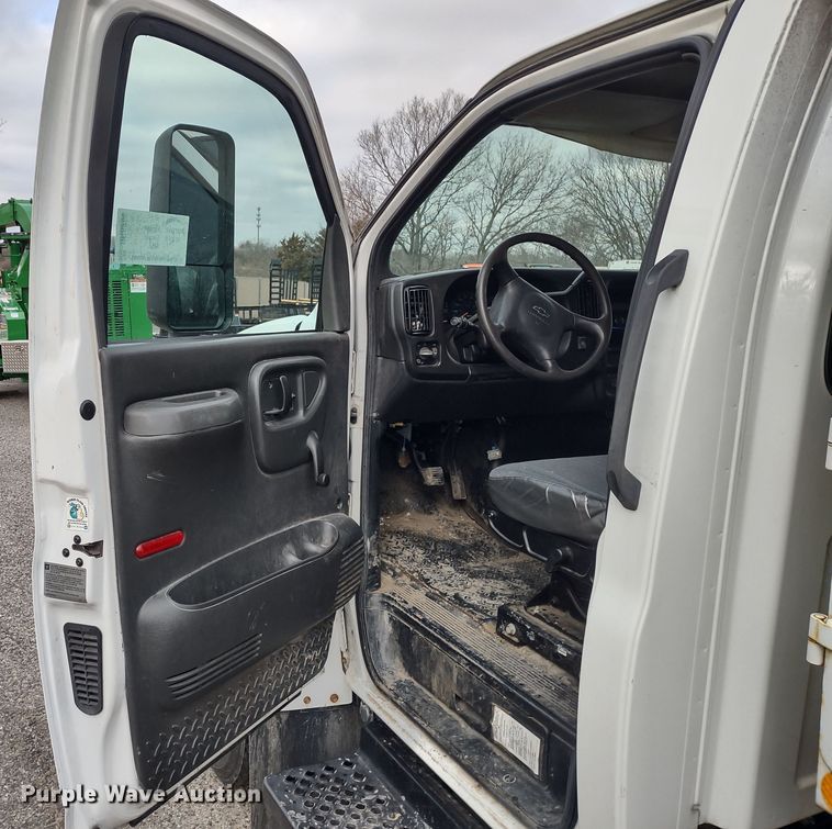 image for item DR8265 2007 Chevrolet C4500  refuse truck