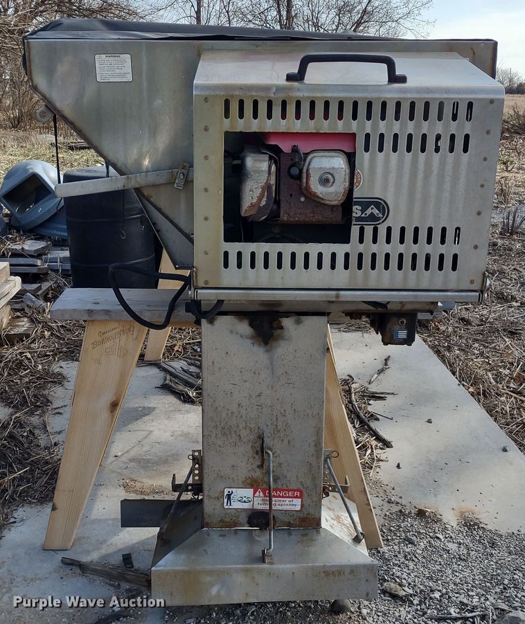 image for item DR8267 Buyers SCH096C  spreader