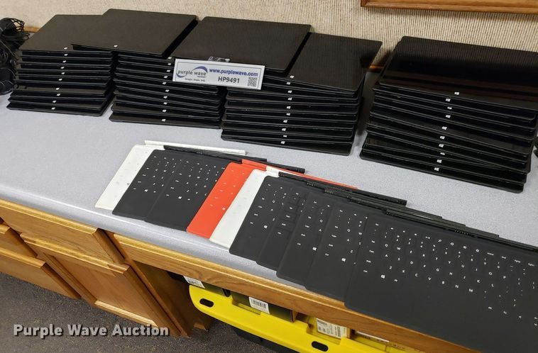 image for item HP9491 (42) Microsoft Surface RT 1516 tablets